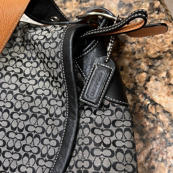 Coach bag & zippered pouch - Picture 2 of 16
